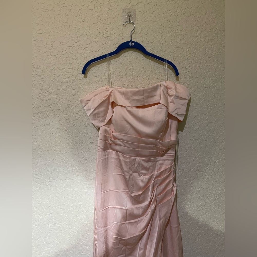 Chic Strapless Blush Dress
